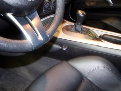 Im Innenraum des BMW Z4 befindet sich der Benzin- / Autogas - Umschalter